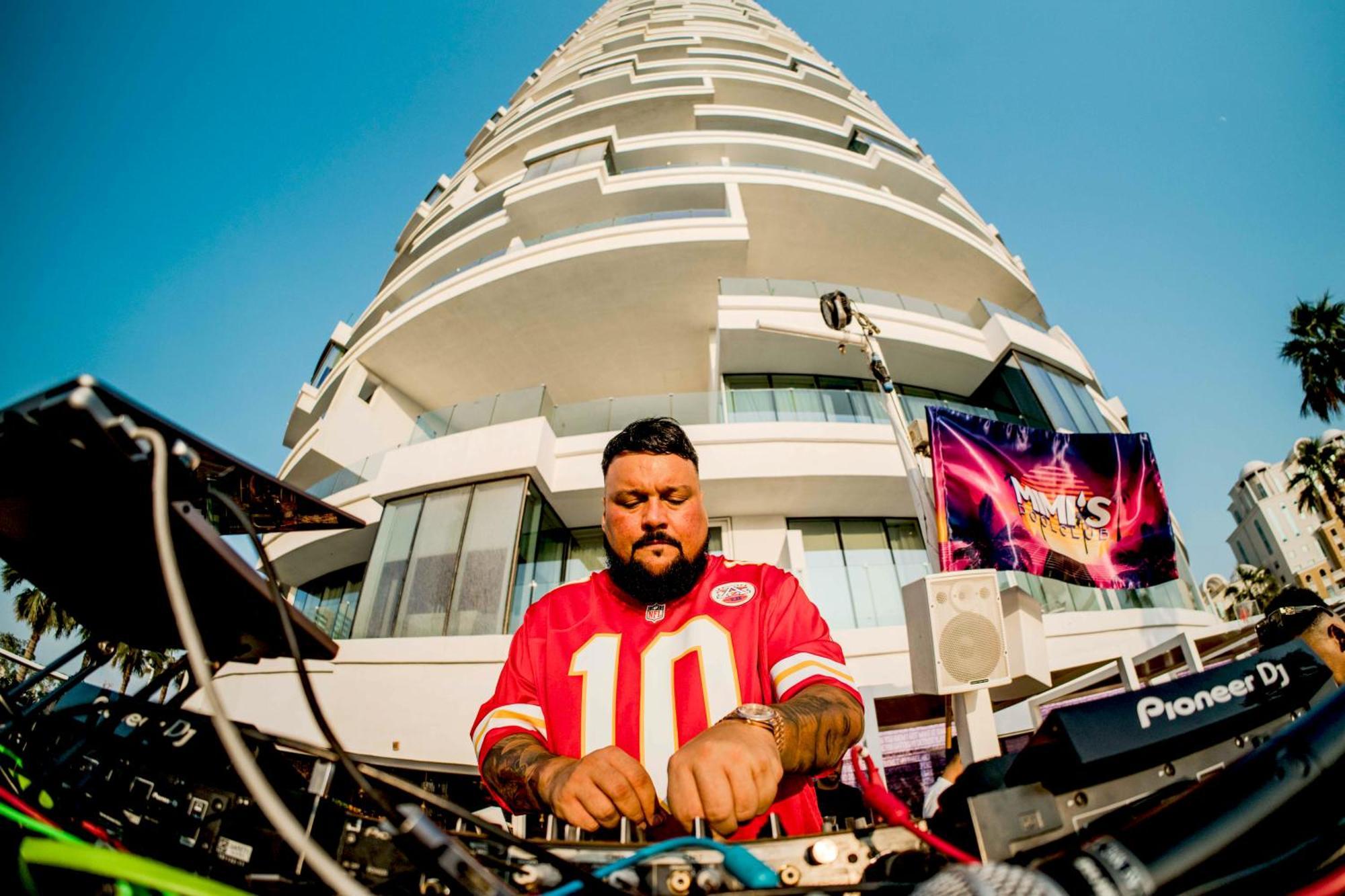 Five Jumeirah Village ดูไบ ภายนอก รูปภาพ DJ Drama performing in 2019