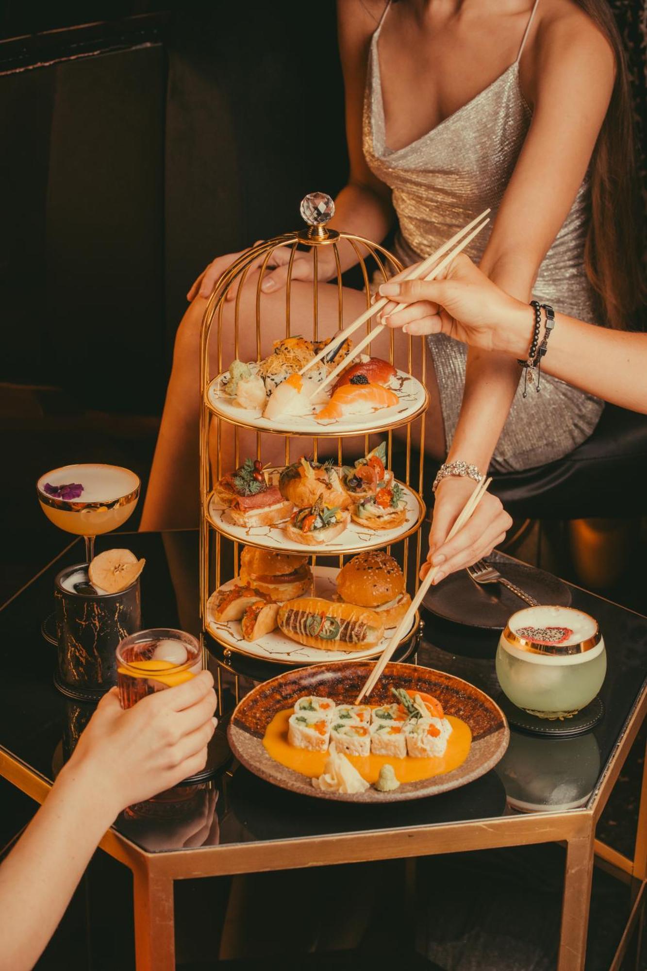 Five Jumeirah Village ดูไบ ภายนอก รูปภาพ Afternoon tea at the Mandarin Oriental